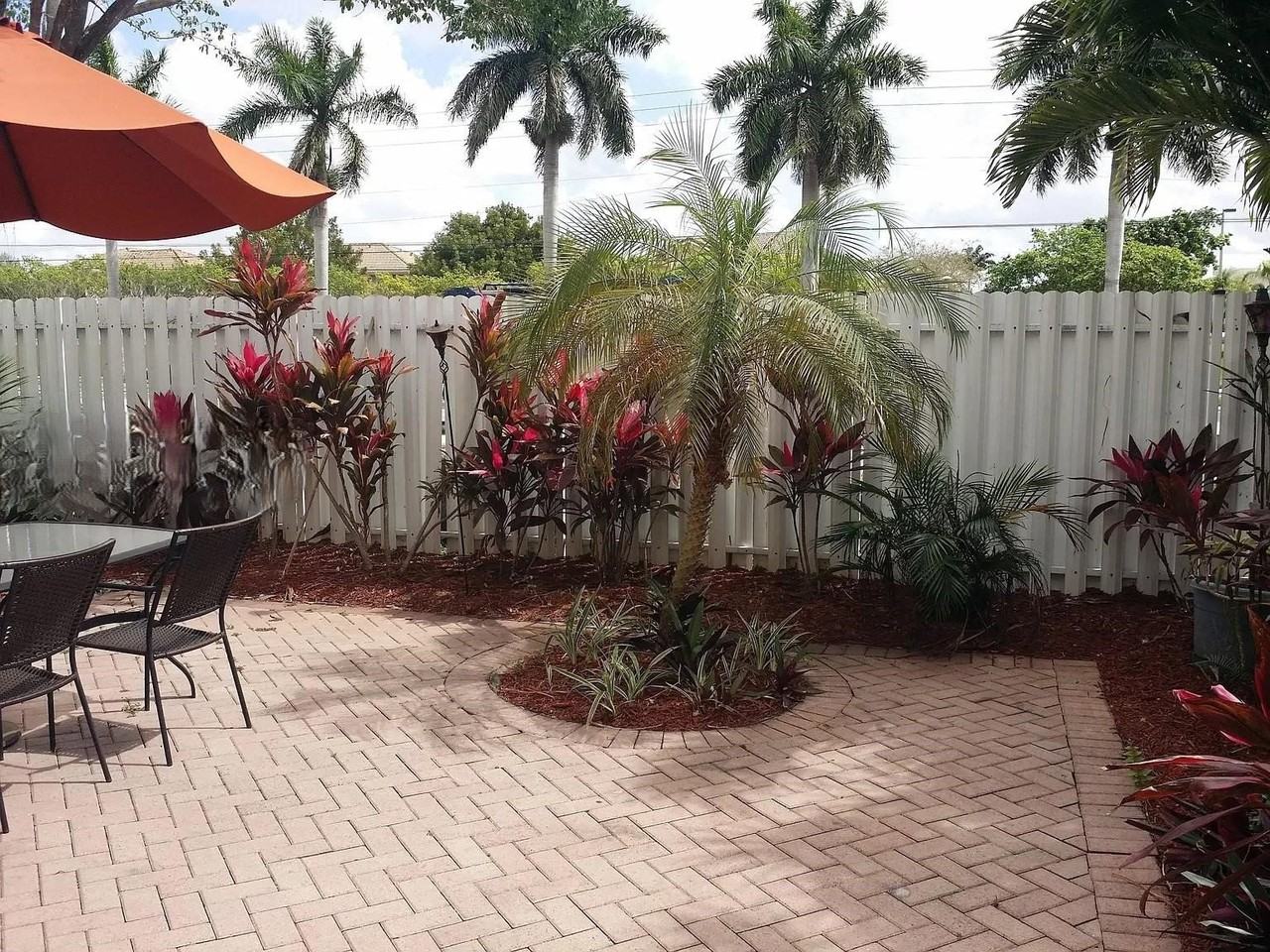 4527 Nw 97th Ct - Photo 3 of 4