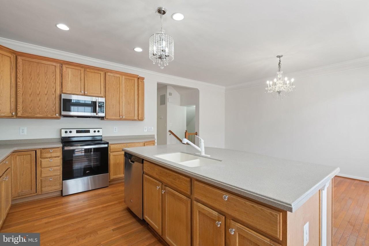 2225 Potomac Club Pkwy - Photo 6 of 39