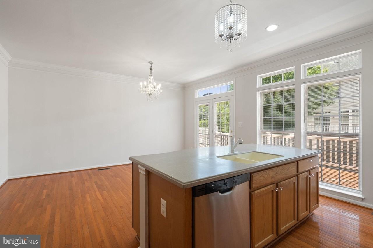 2225 Potomac Club Pkwy - Photo 7 of 39