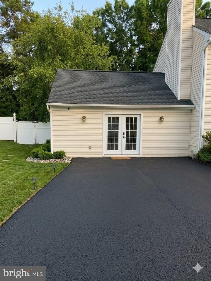 10718 Wellington St - Photo 2 of 12