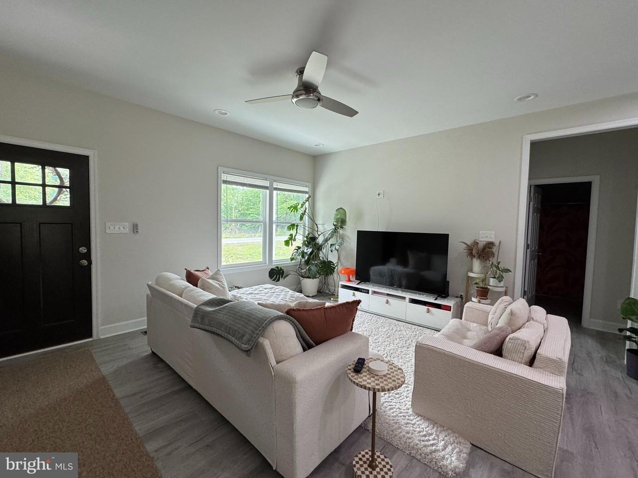 903 Albrough Blvd - Photo 2 of 35