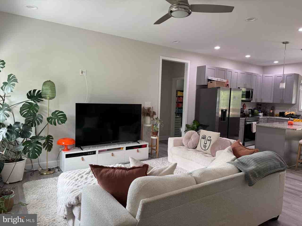 903 Albrough Blvd - Photo 4 of 35