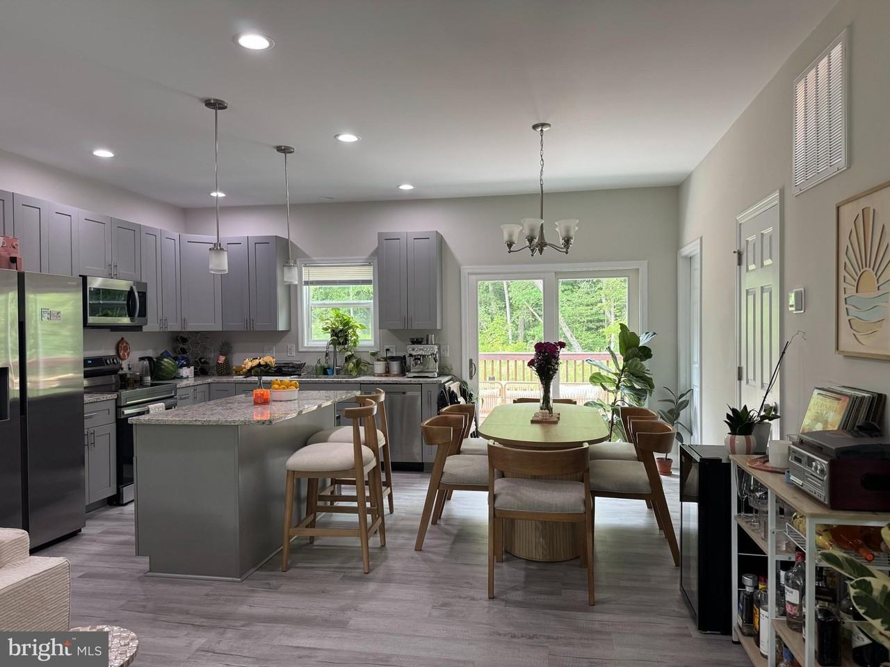 903 Albrough Blvd - Photo 5 of 35