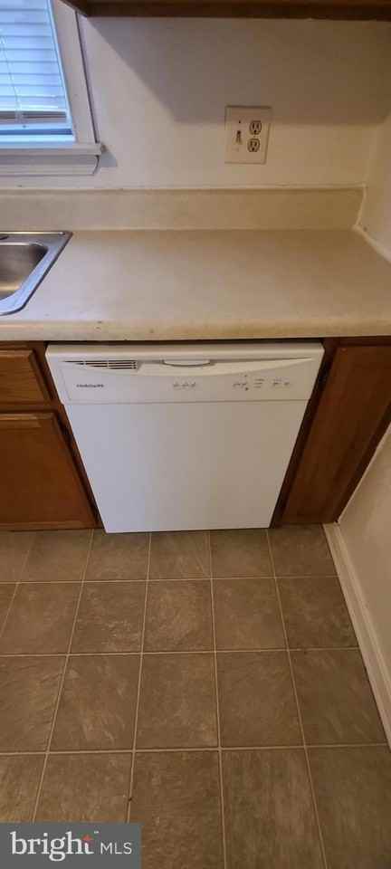 319 Pendleton Dr #D - Photo 5 of 30