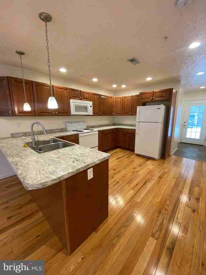65 Woods Edge Rd #4 - Photo 6 of 24