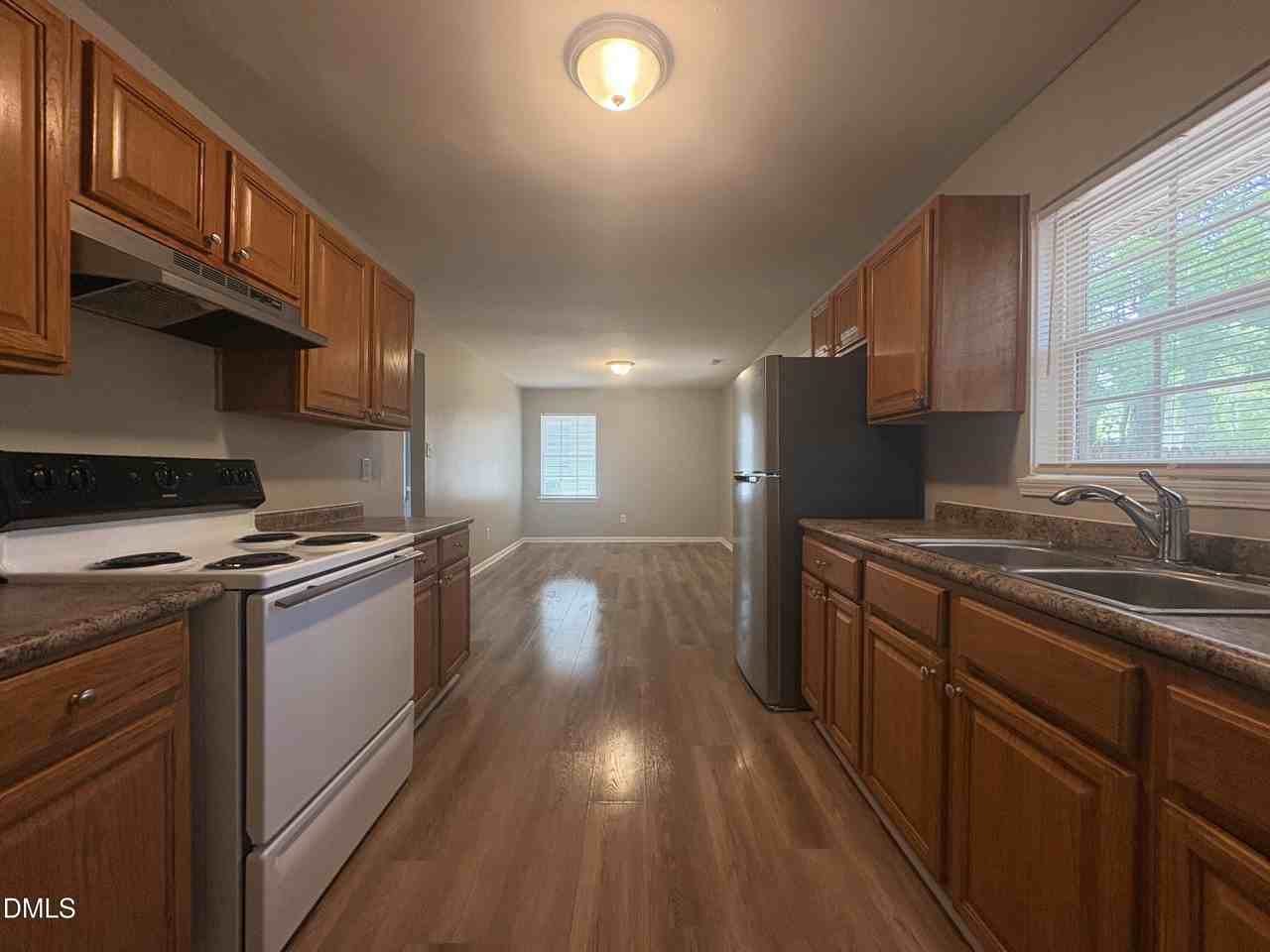 745 Grantland Dr - Photo 3 of 23