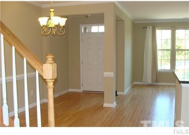 1528 Alemany St - Photo 4 of 12