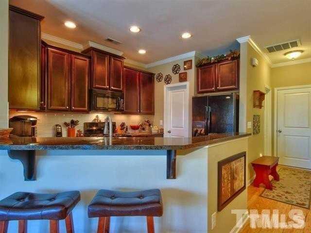 1528 Alemany St - Photo 7 of 12