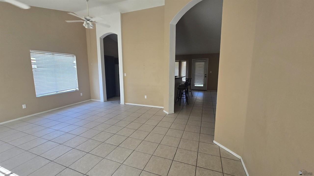 1541 S 34th Ave - Photo 3 of 23