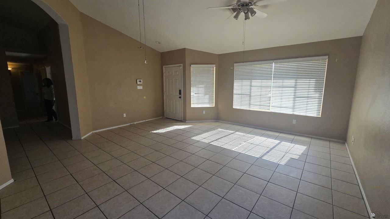 1541 S 34th Ave - Photo 4 of 23