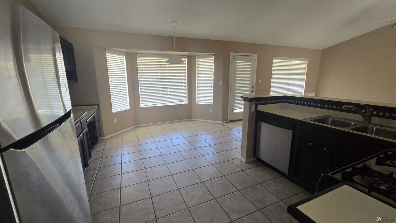 1541 S 34th Ave - Photo 5 of 23