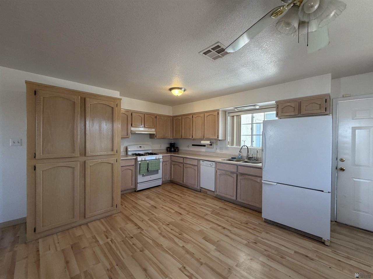 13616 E 52nd St - Photo 6 of 24