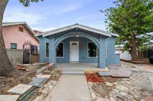 featured image of 1516 E Young St