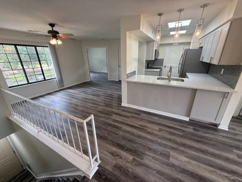 1560 Meadow Side Dr - Photo 3 of 8