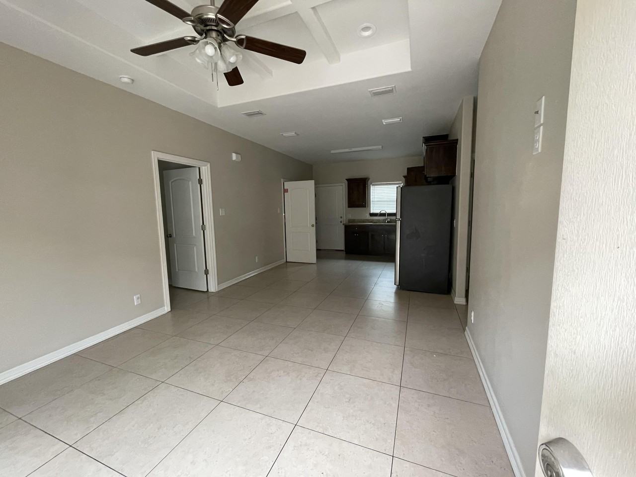 2711 E Garfield Ave #4 - Photo 3 of 5