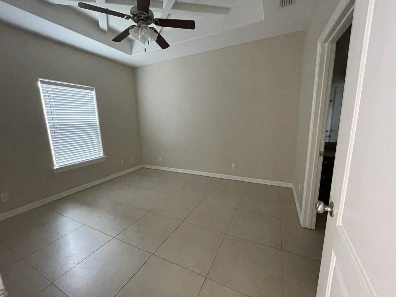 2711 E Garfield Ave #4 - Photo 5 of 5