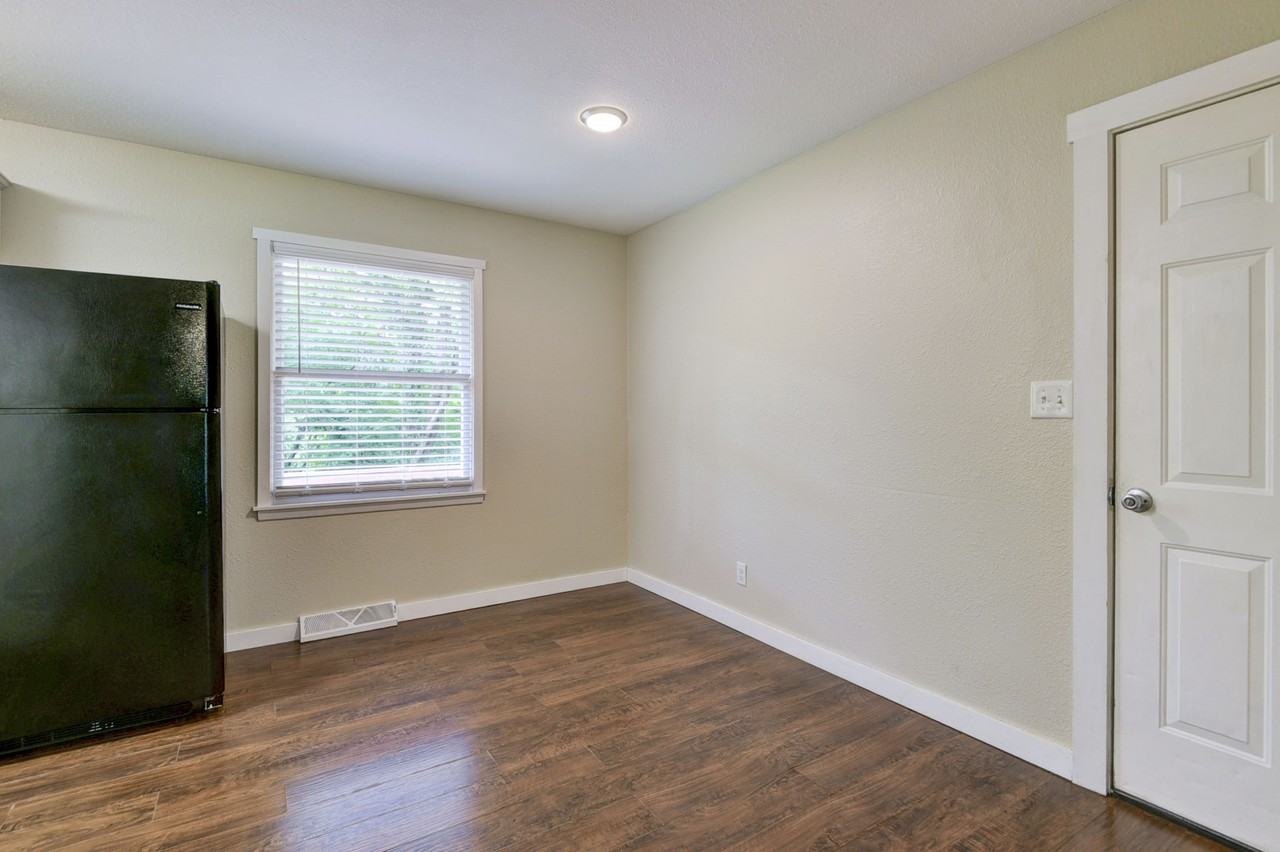 1137 W Main St #1 - Photo 6 of 32