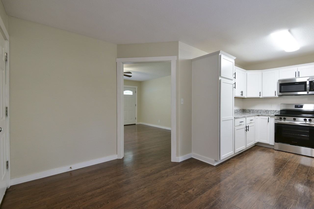 1137 W Main St #1 - Photo 7 of 32