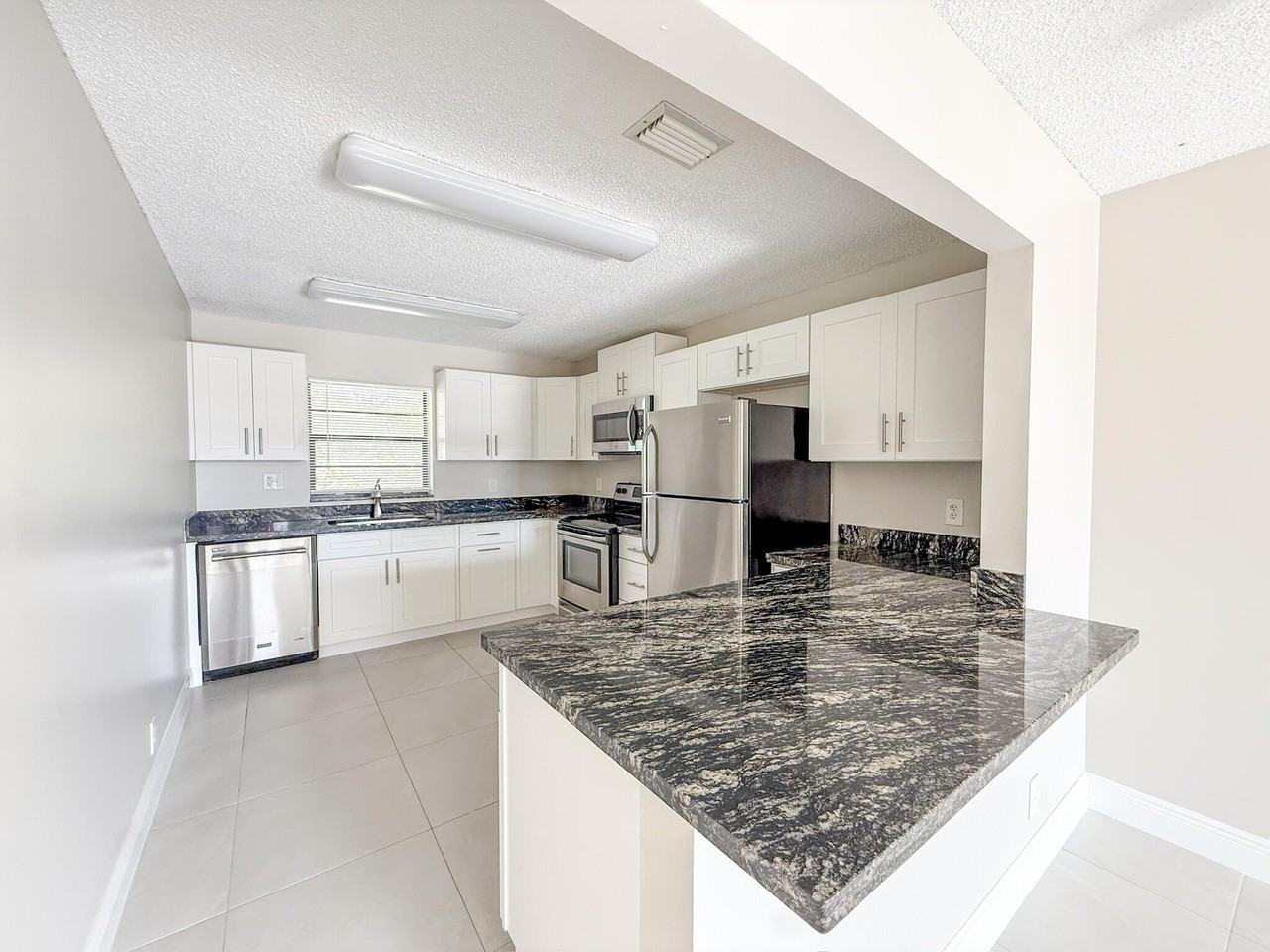 1515 N Federal Hwy #8 - Photo 3 of 17