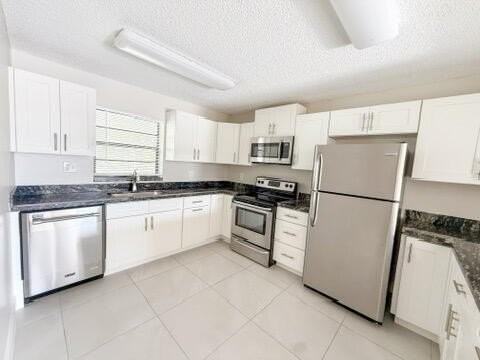 1515 N Federal Hwy #8 - Photo 4 of 17