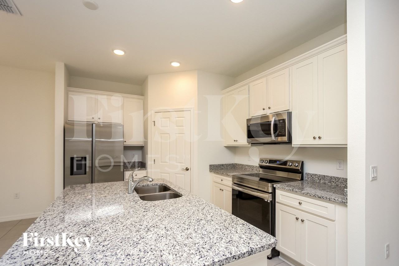 336 Corbel Ln - Photo 6 of 16