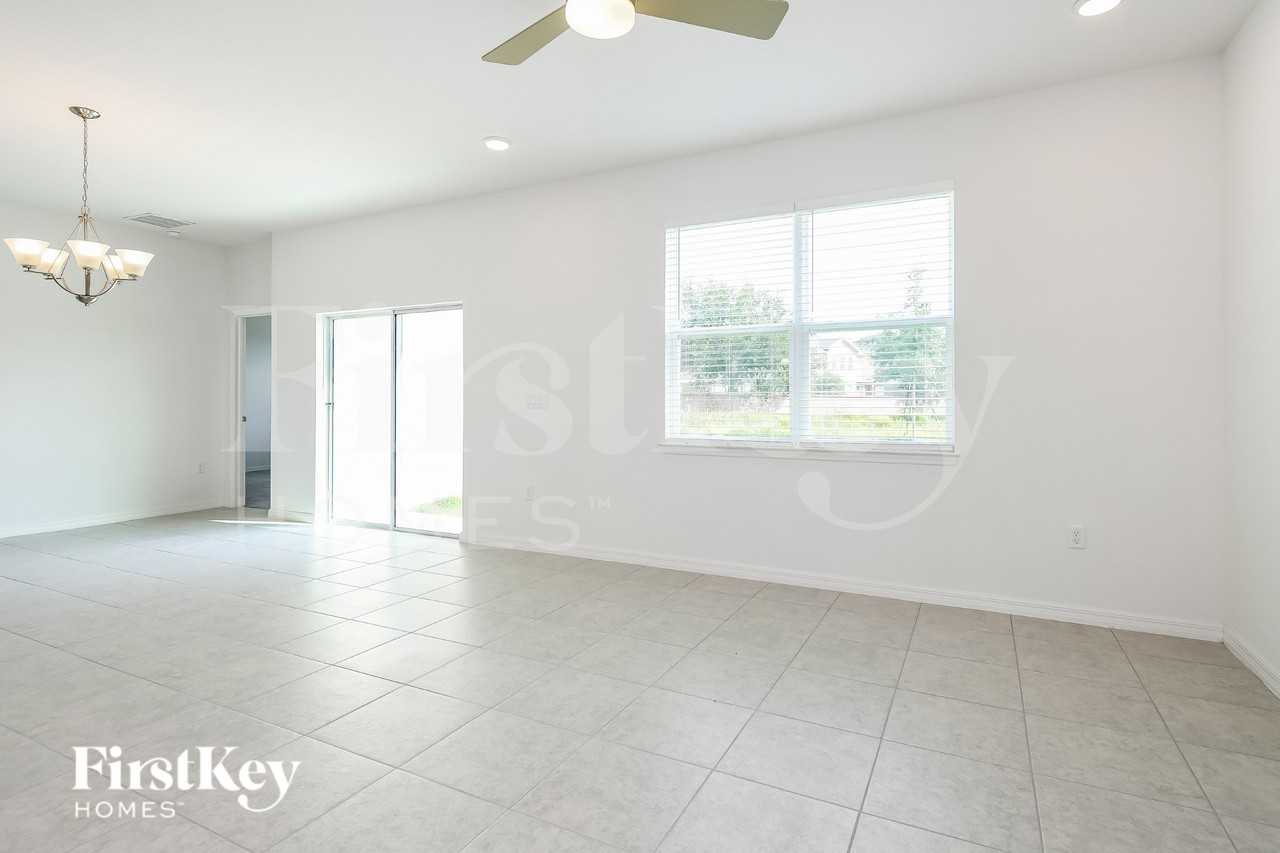 1172 Spokane Pt - Photo 4 of 21