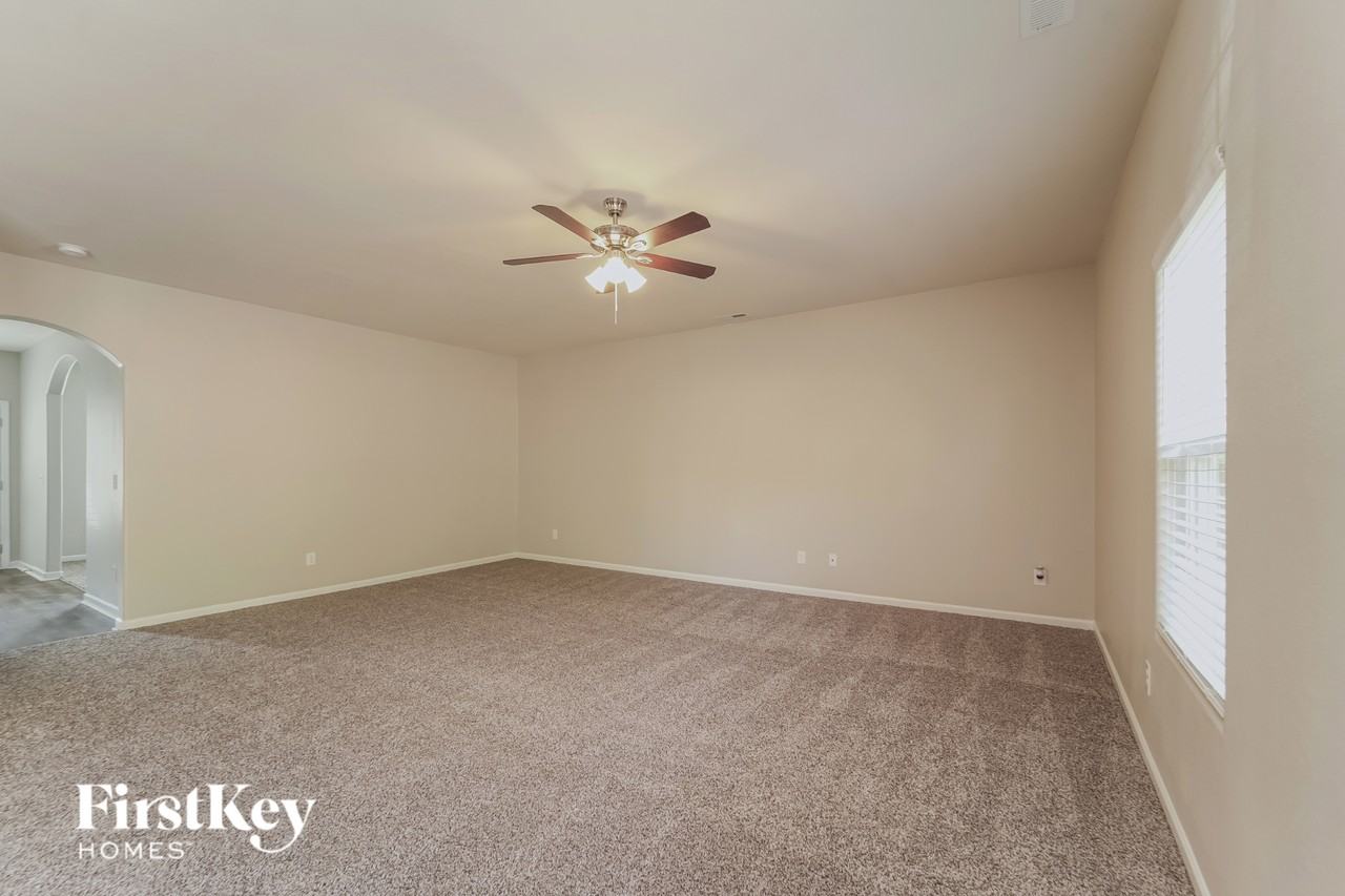 8317 Kneller St - Photo 4 of 15