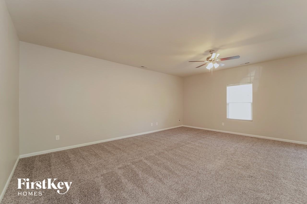 8317 Kneller St - Photo 5 of 15
