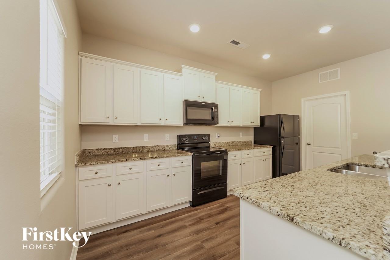 8317 Kneller St - Photo 6 of 15