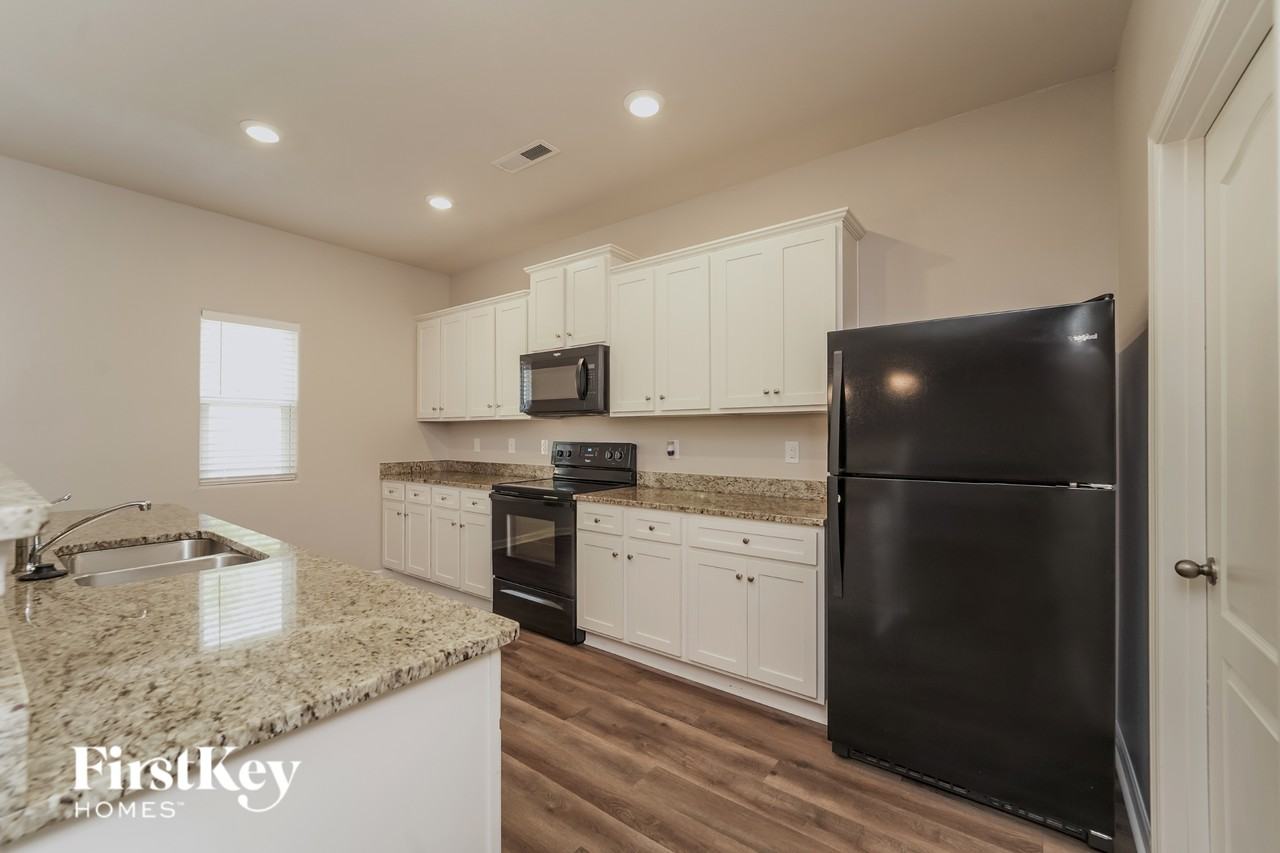 8317 Kneller St - Photo 7 of 15