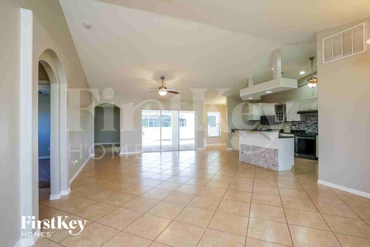 1217 Sw 35th Ter - Photo 2 of 15