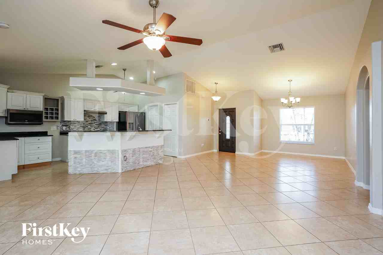 1217 Sw 35th Ter - Photo 3 of 15