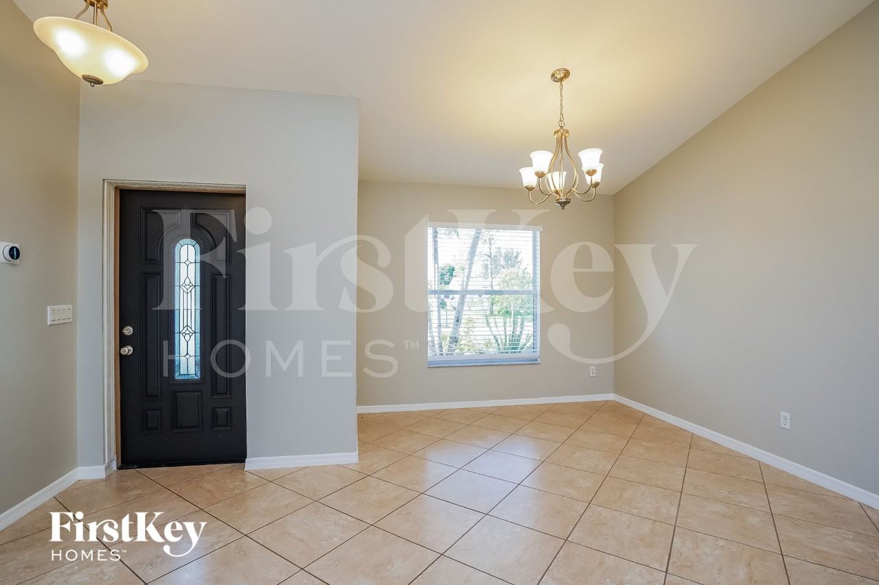 1217 Sw 35th Ter - Photo 4 of 15