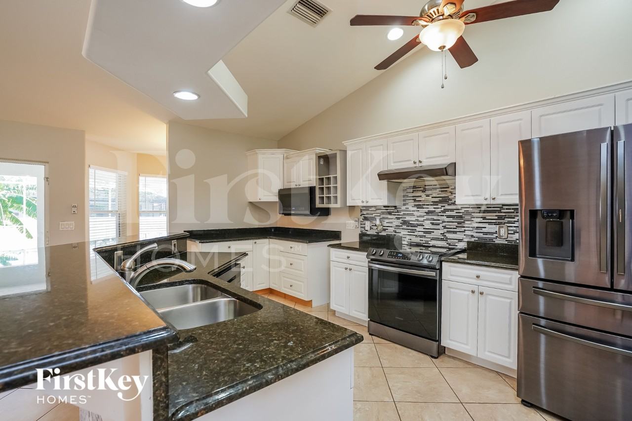 1217 Sw 35th Ter - Photo 5 of 15