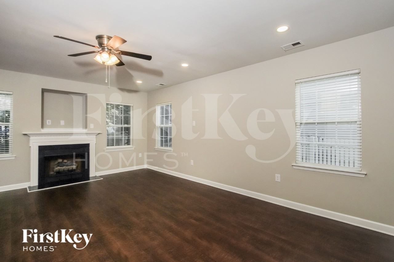 4204 High Shoals Dr - Photo 2 of 15