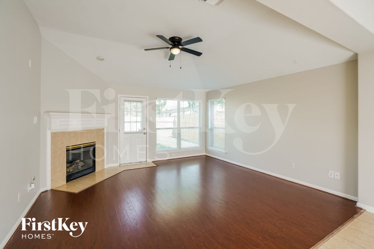 3310 Rainport Dr - Photo 3 of 16