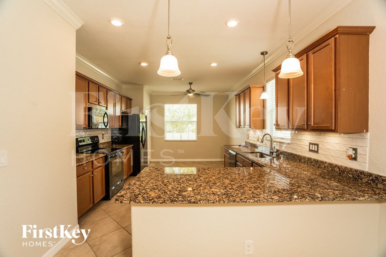 5089 Grand Cypress Blvd - Photo 5 of 16