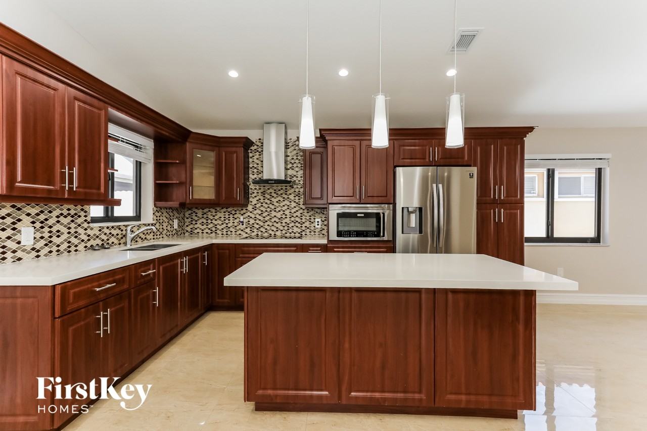 2884 W 73rd Ter - Photo 5 of 15