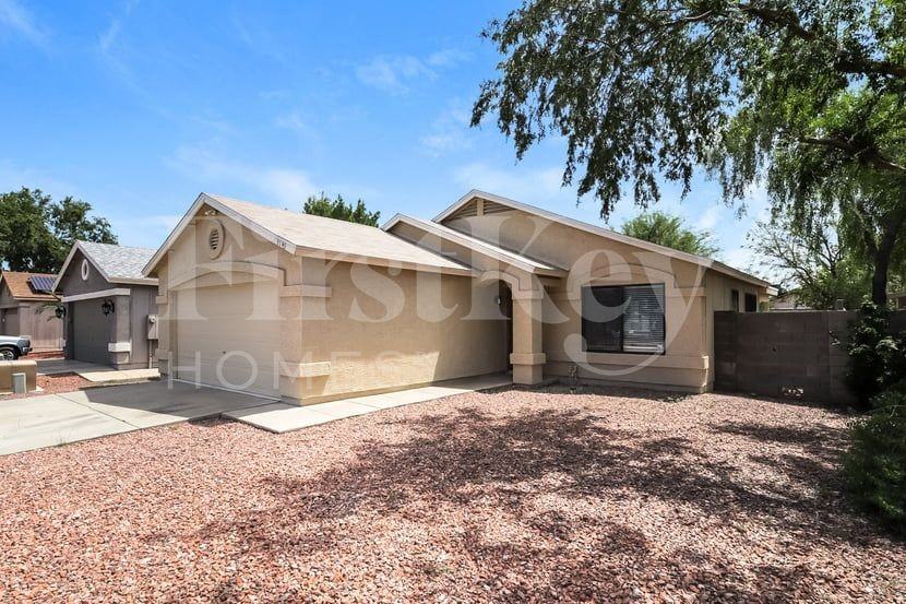 3145 W Crest Ln - Photo 2 of 15