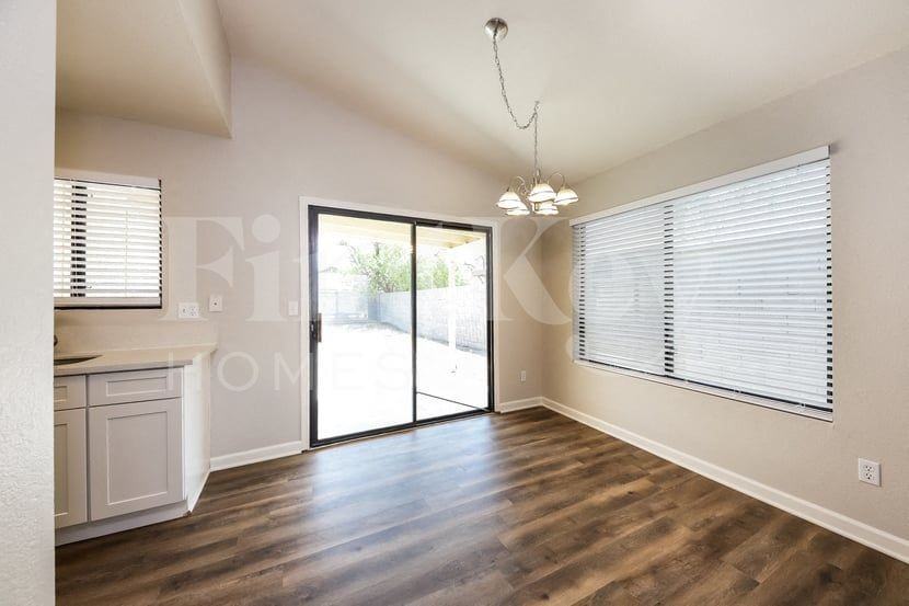3145 W Crest Ln - Photo 5 of 15
