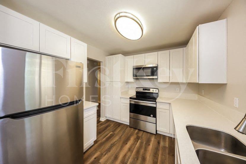 3145 W Crest Ln - Photo 6 of 15