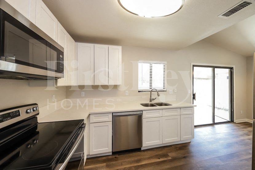 3145 W Crest Ln - Photo 7 of 15