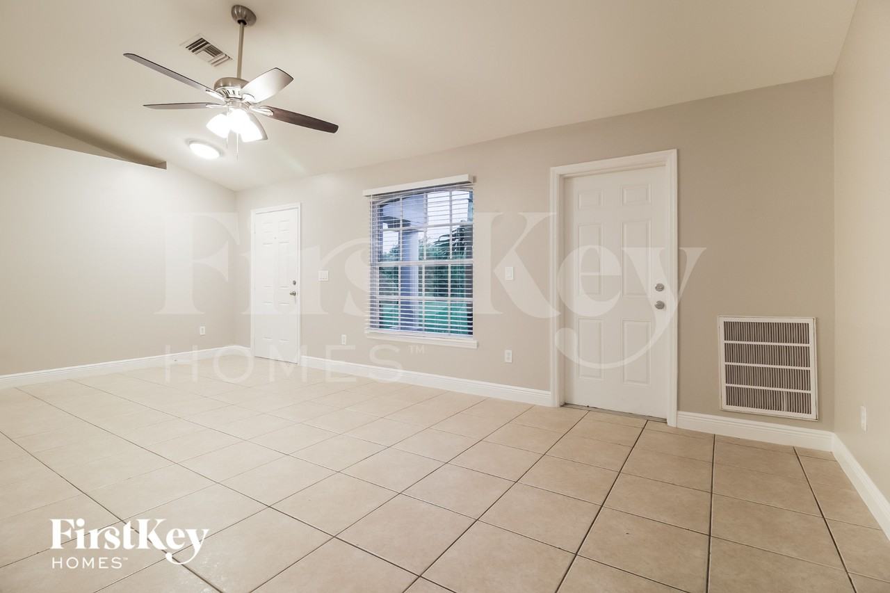 3707 7th St W - Photo 4 of 15