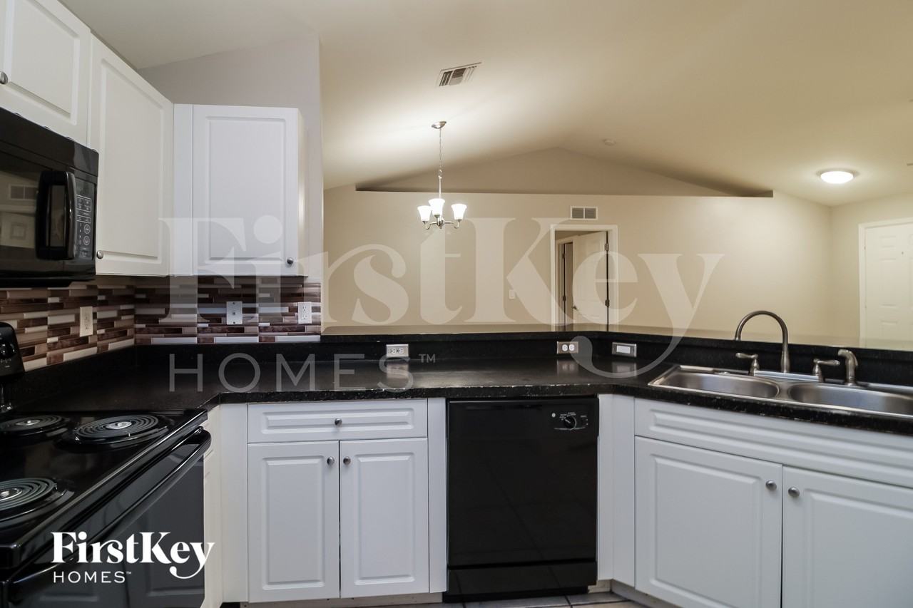 3707 7th St W - Photo 7 of 15