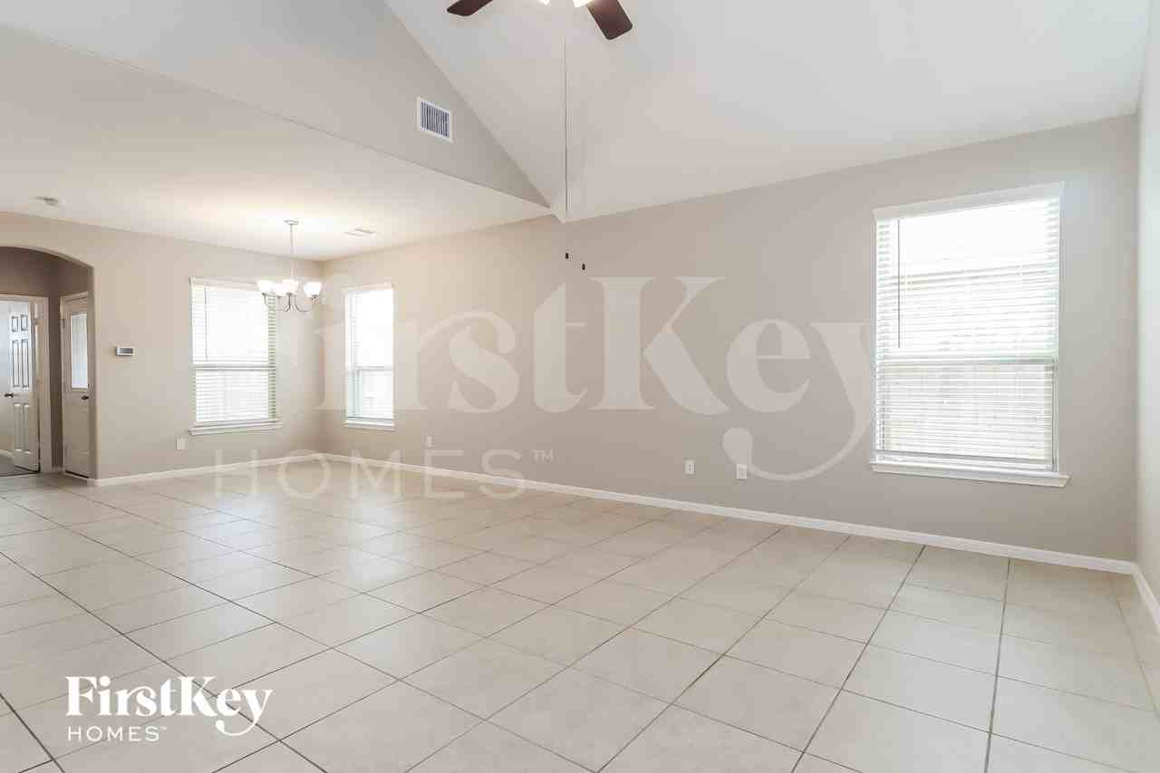 9207 Penfield Dr - Photo 3 of 16