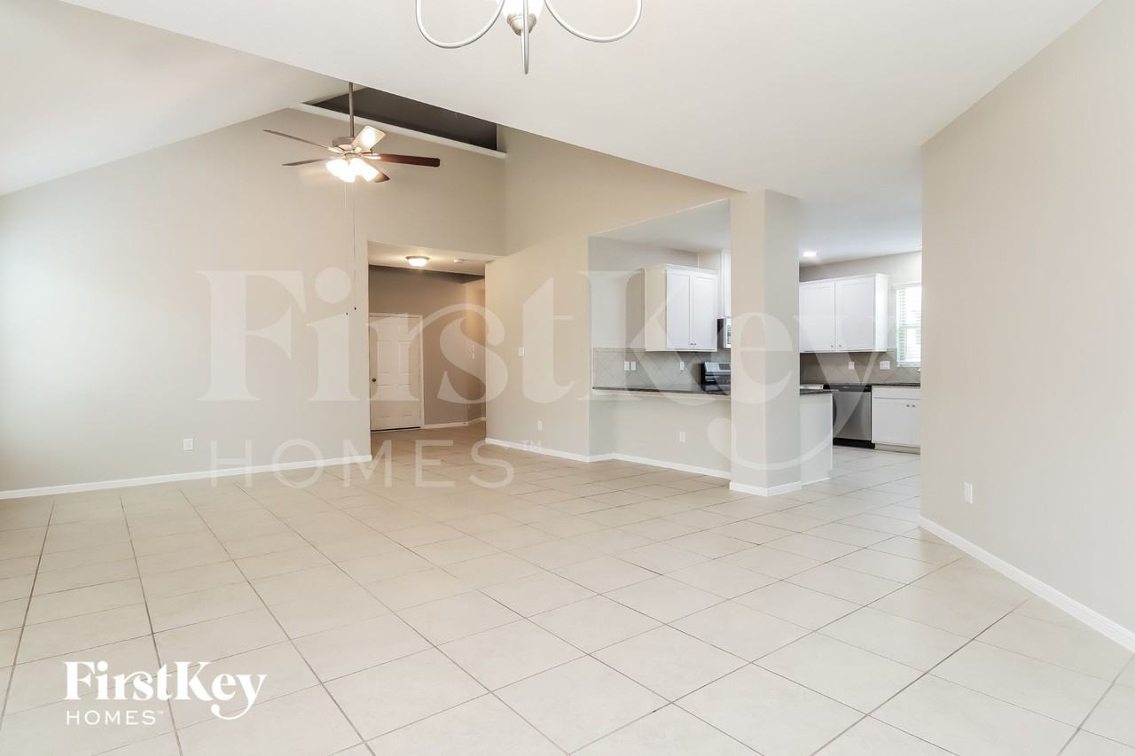9207 Penfield Dr - Photo 4 of 16