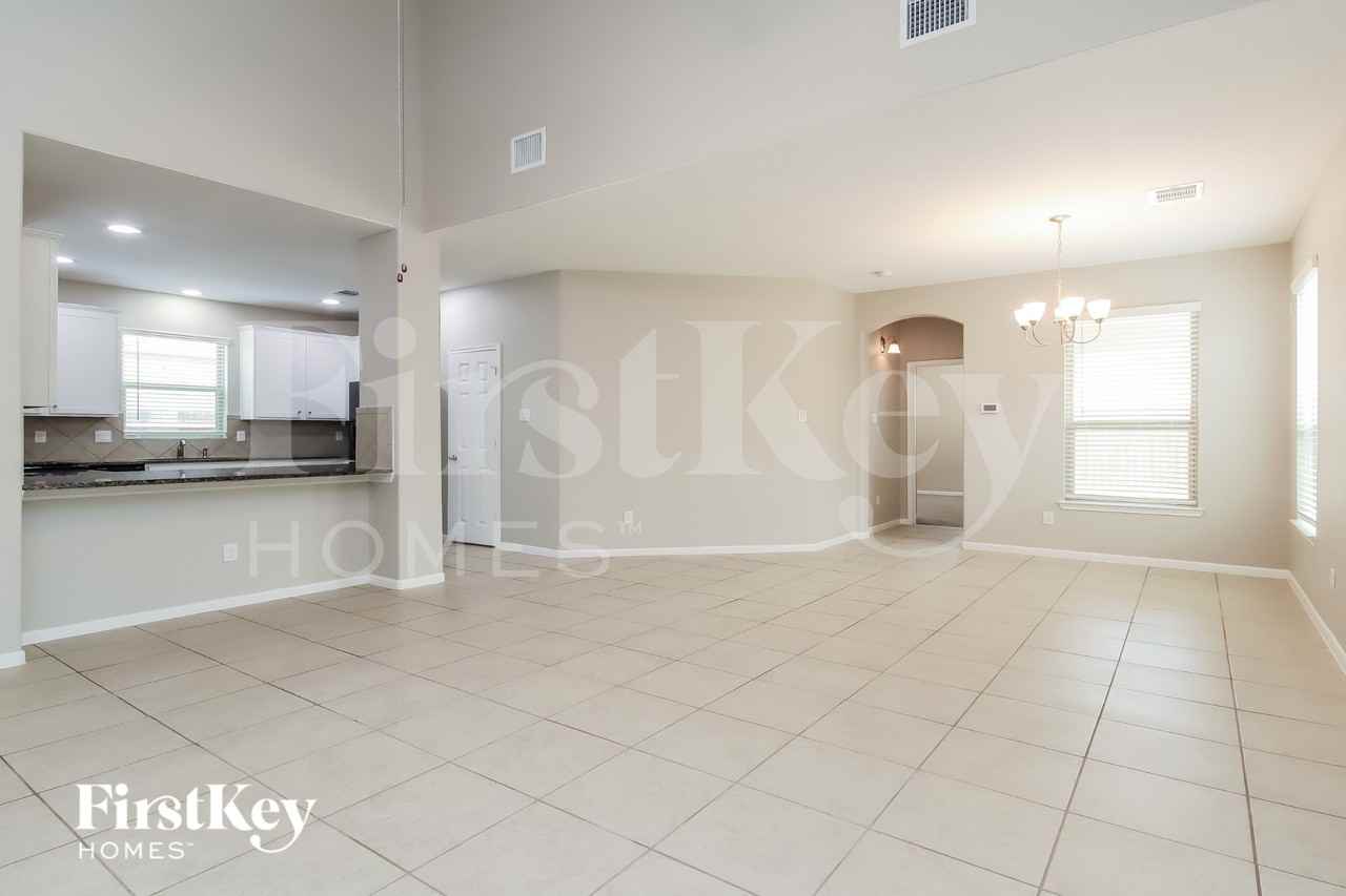 9207 Penfield Dr - Photo 5 of 16
