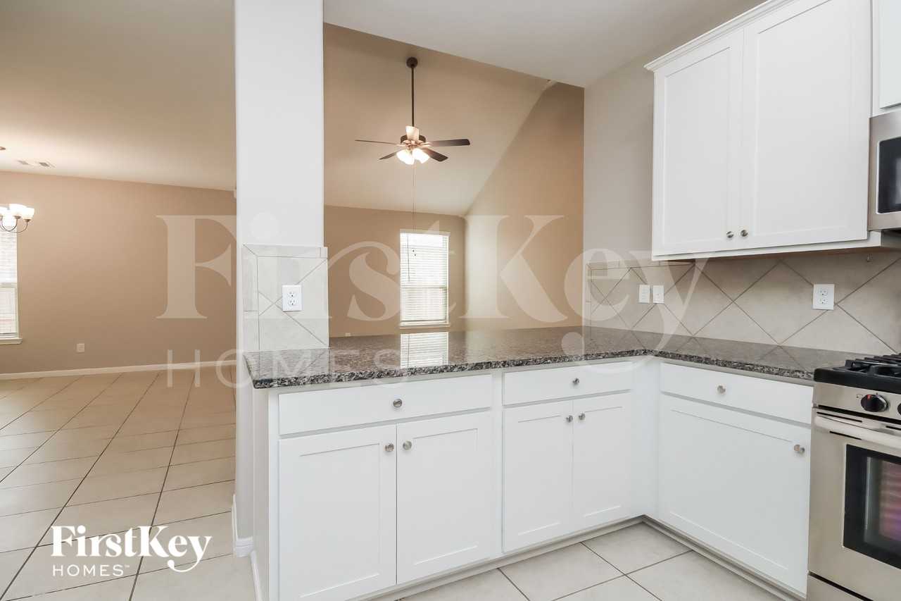 9207 Penfield Dr - Photo 6 of 16
