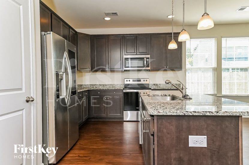 1431 Hermitage Ln - Photo 7 of 15