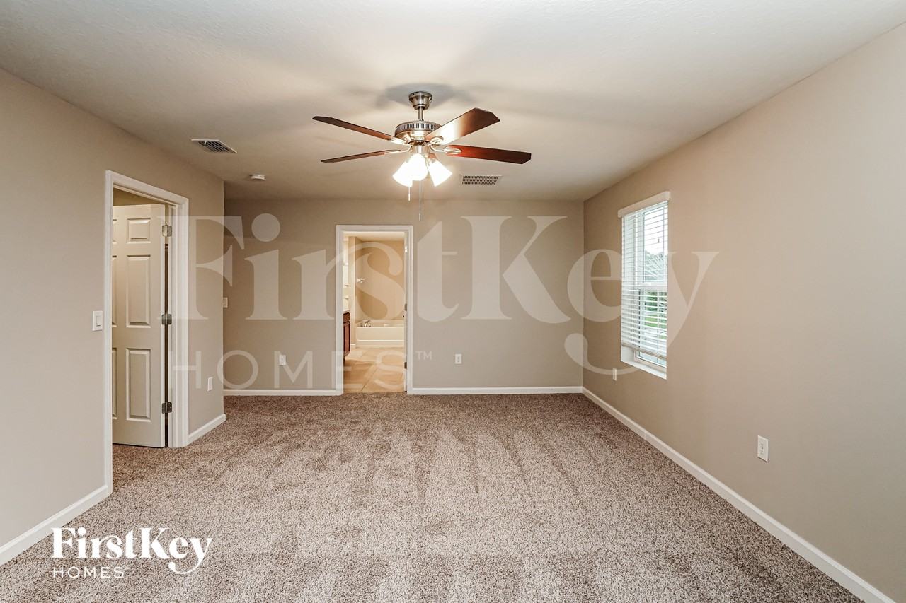924 Ambergate St - Photo 7 of 15
